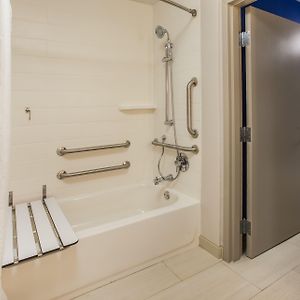 King Suite Hearing accessible